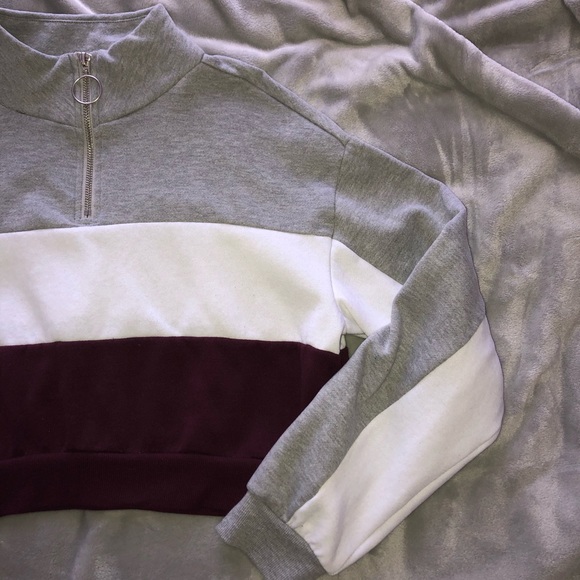 Cropped Sweater - Picture 3 of 5